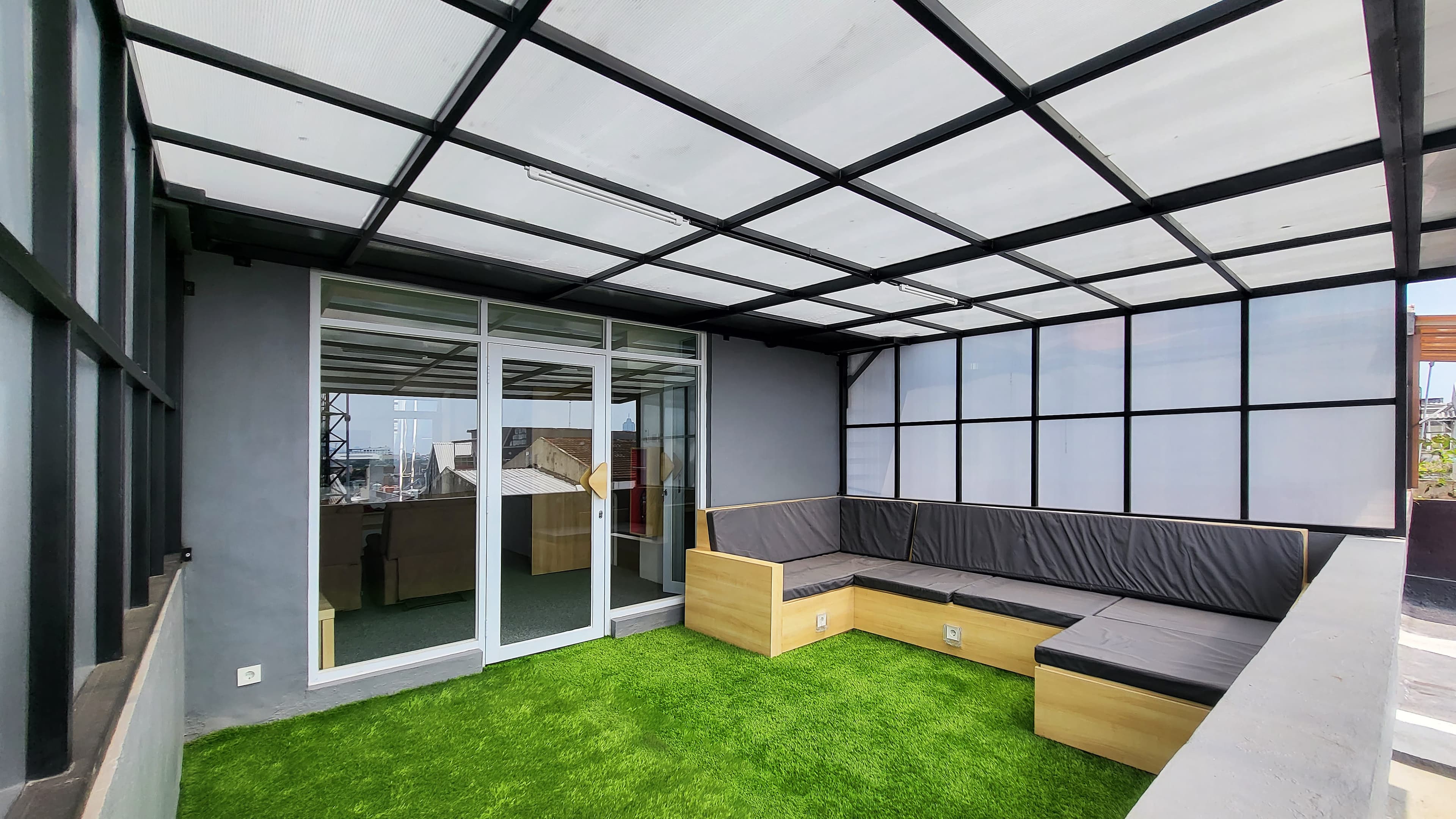 Reconstra HQ — visual 4 of 48